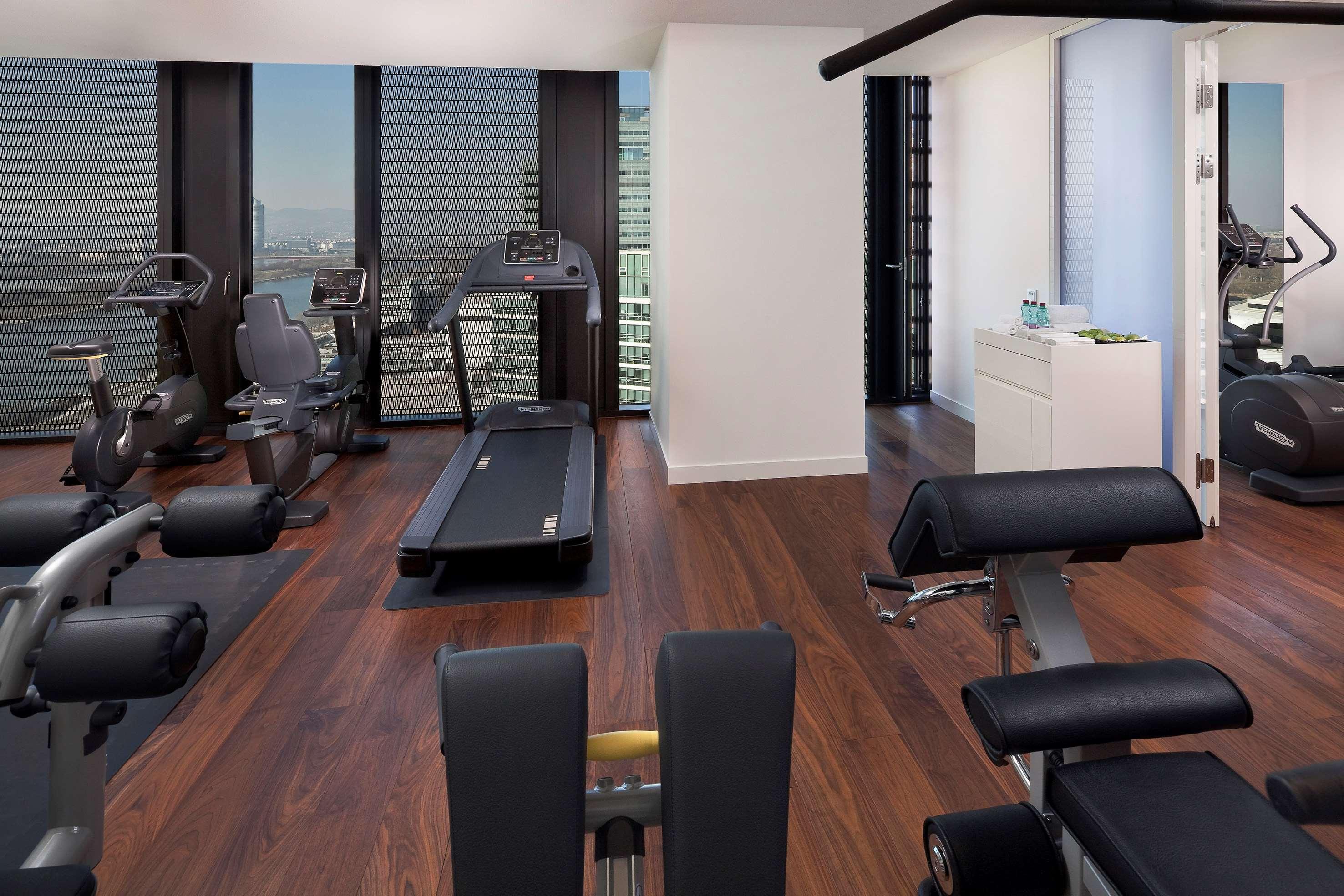 Hotel Melia Vienna Esterno foto The gym at the 108