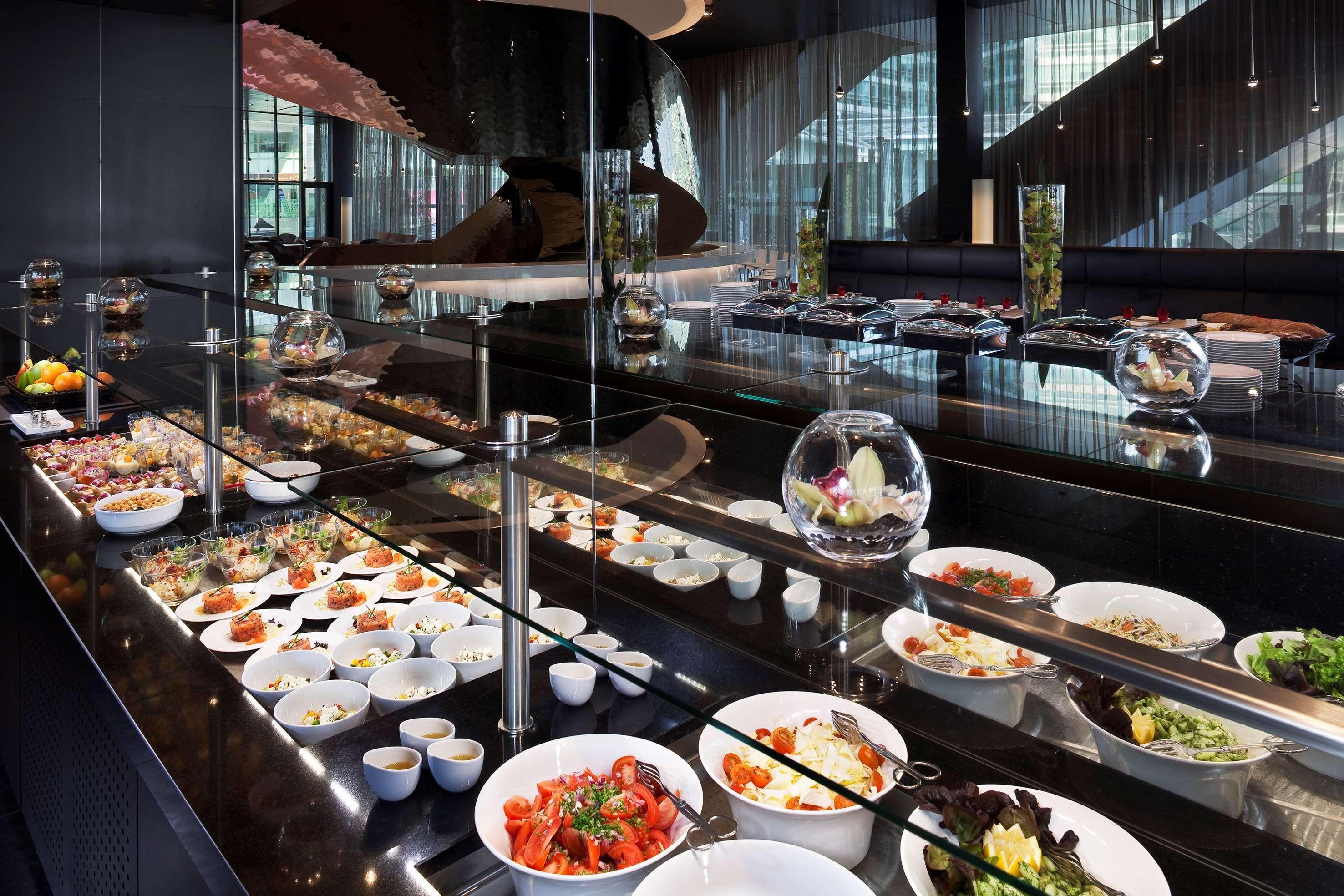 Hotel Melia Vienna Esterno foto A buffet at a hotel