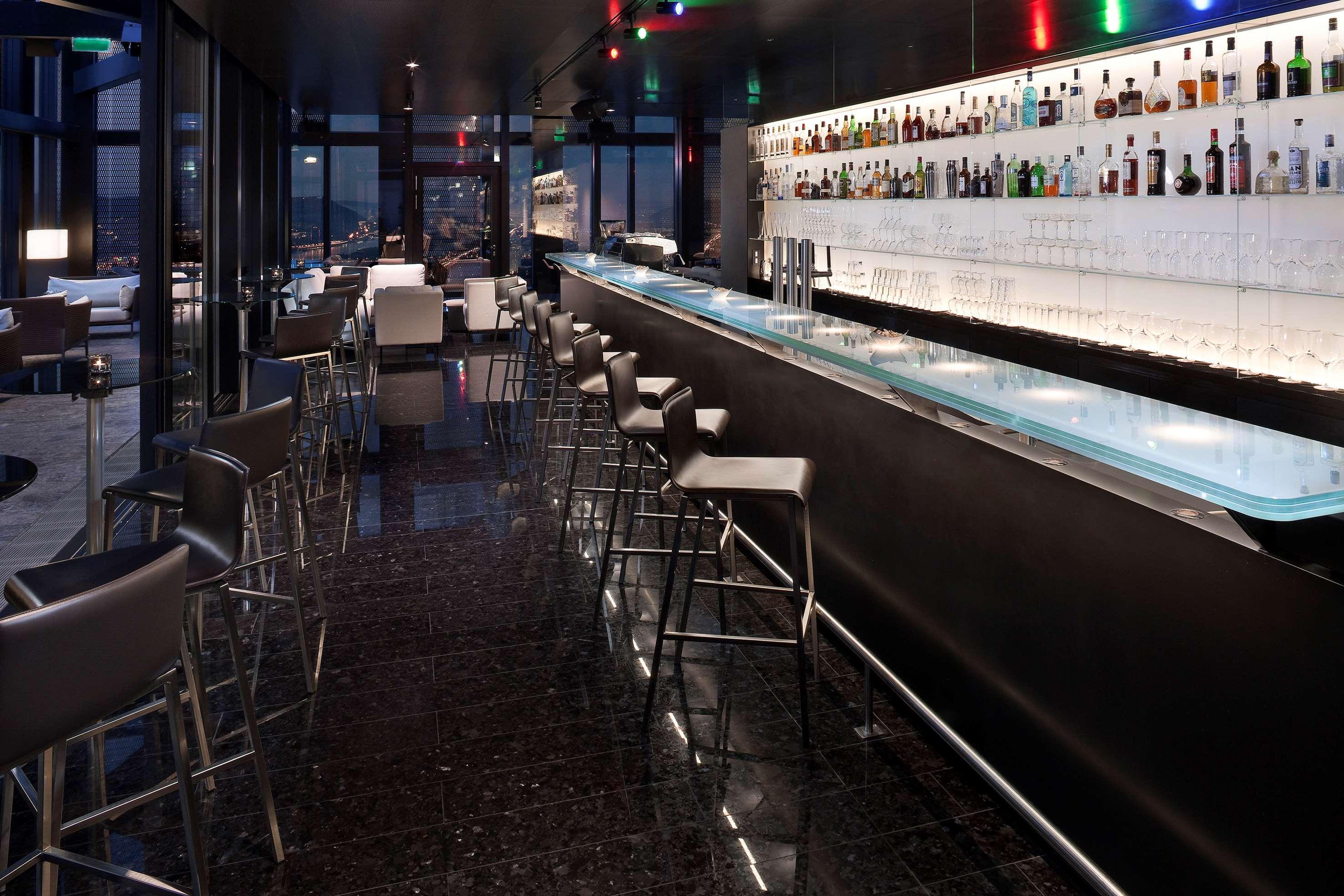 Hotel Melia Vienna Esterno foto The bar at the 360° nightclub