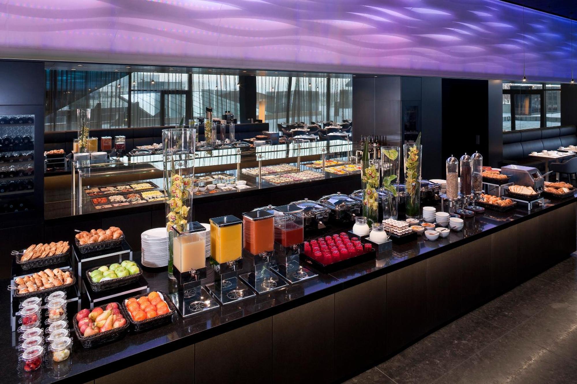 Hotel Melia Vienna Esterno foto The buffet at the lounge