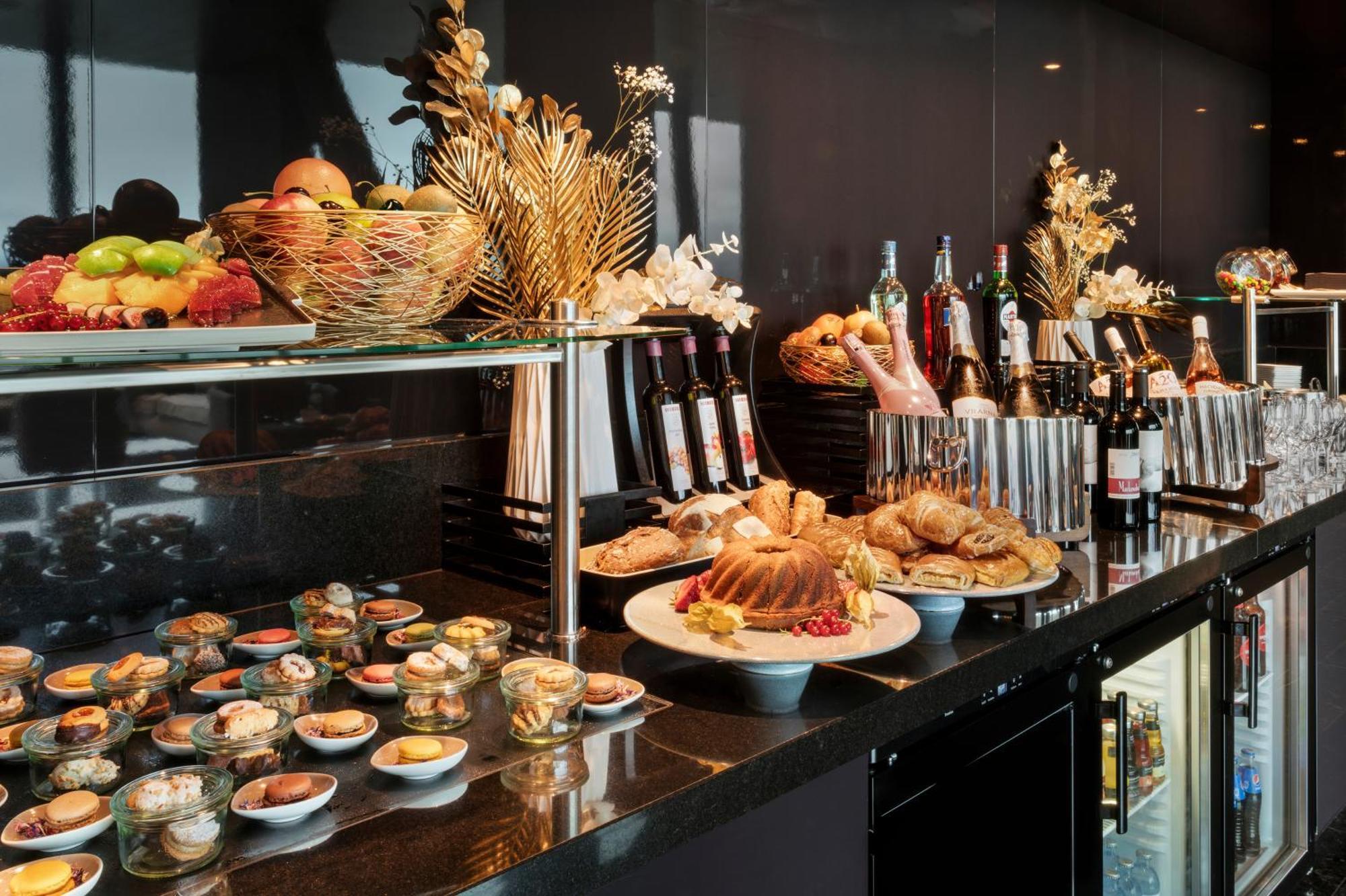 Hotel Melia Vienna Esterno foto A tapas bar in Madrid
