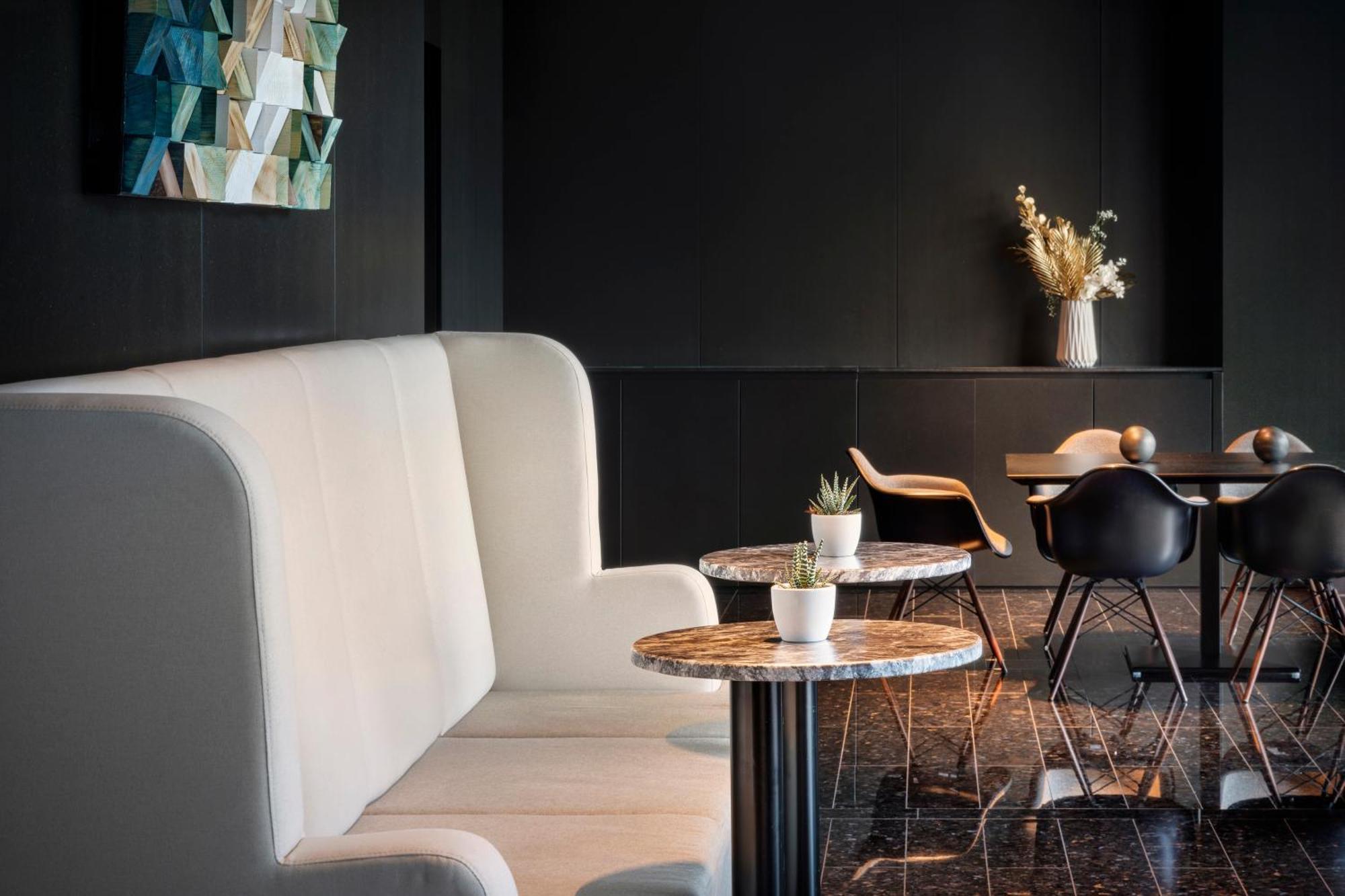 Hotel Melia Vienna Esterno foto The interior of the lounge
